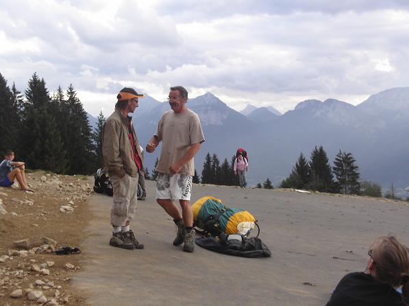 Irwyn Jehu talks to the safety guy at launch - Col de la Forclaz, Annecy