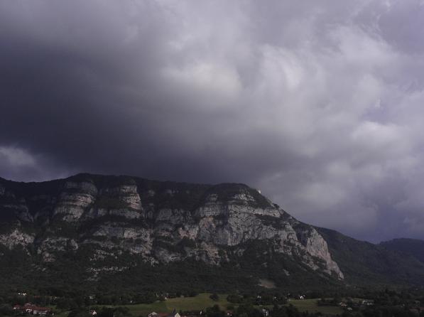 Dark clouds forming over Saleve